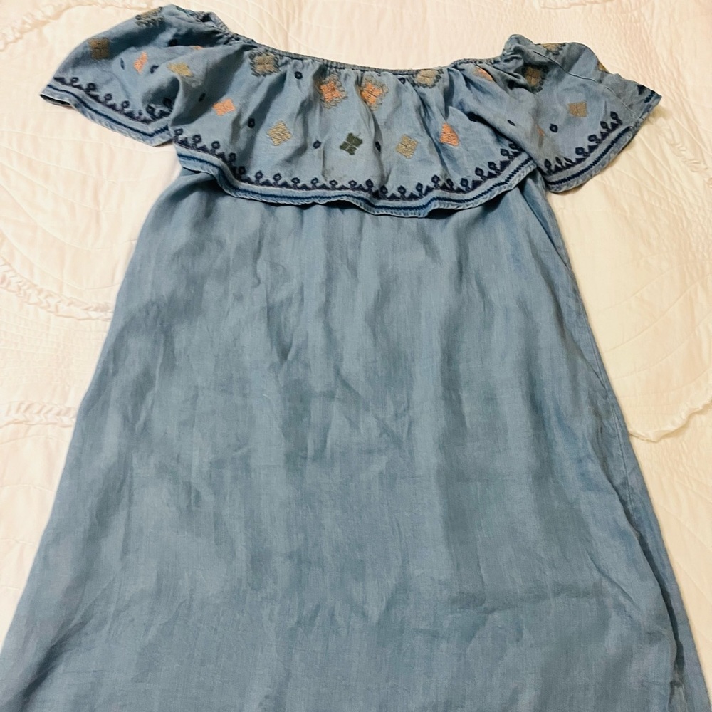 Beautiful airy off the shoulder Neiman Marcus embroidered dress! Size 14